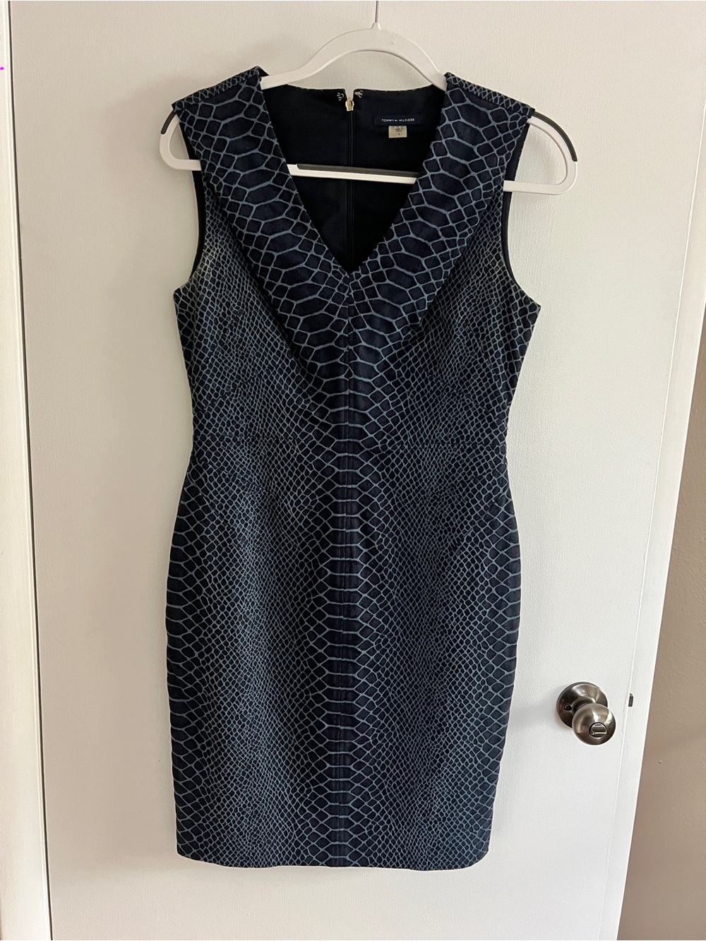 Tommy Hilfiger: V-Neck Navy Snake-Print Dress